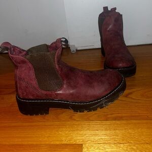 Chelsea-ish style boots